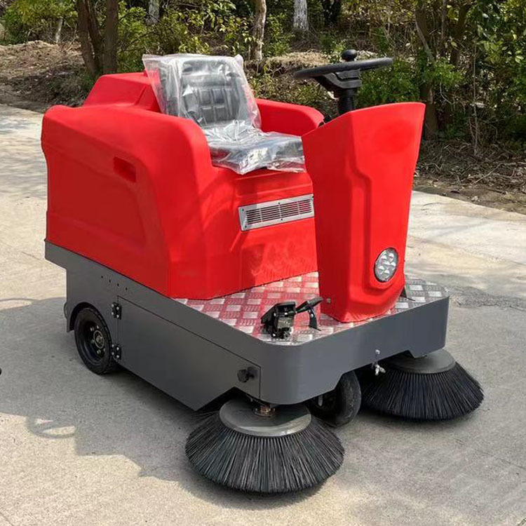 工廠清掃設(shè)備全解析 從清掃機(jī)到掃路車系列，打造高效清潔解決方案